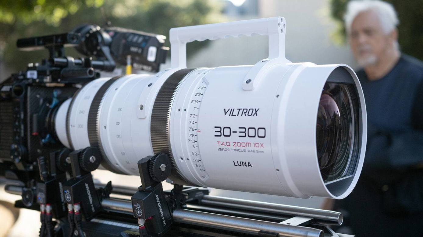 Viltrox ra mắt ống kính cine zoom LUNA 30-300mm T4.0