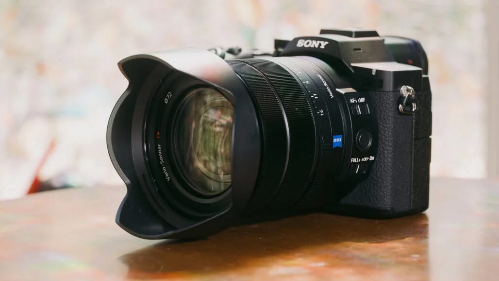 Sony chính thức ra mắt Sony RX10 V